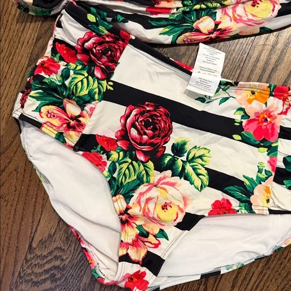 Jantzen Black and White Floral Bikini Top - Picture 3 of 3